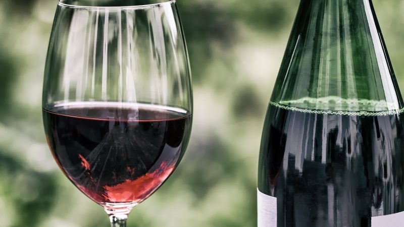 Niezwykłe smaki i aromaty – jakie wino warto kupić?